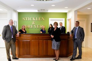 Sticklen & Dreyer team standing at the front desk. Located in Joplin, Missouri.